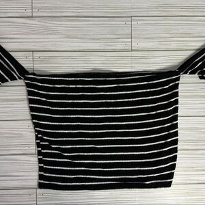 Forever-21 Women's Black Crop-top Y2K